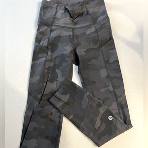 Lululemon size 2 25” black camo fast and free tight with pockets